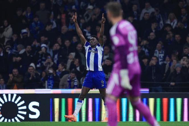 2-0!葡超30冠霸主8连胜+开局16轮不败 62岁穆帅绝望:被甩开10分 2-0!葡超30冠霸主8连胜+开局16轮不败 62岁穆帅绝望:被甩开10分